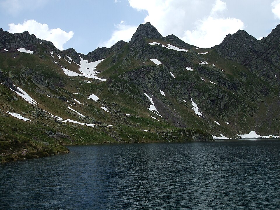 Randonnée au Lac Bersau : Évasion spectaculaire au cœur des Pyrénées